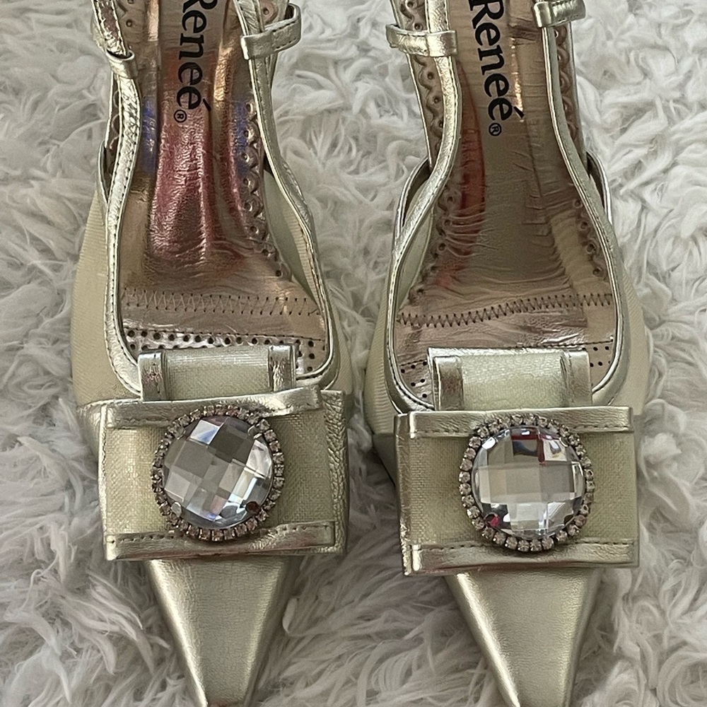 Beautiful J Renee Dressy Pump in Silver❤️❤️❤️PRICE DROP❤️❤️